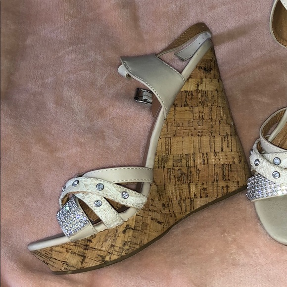 Wedges Vanity - Picture 4 of 4